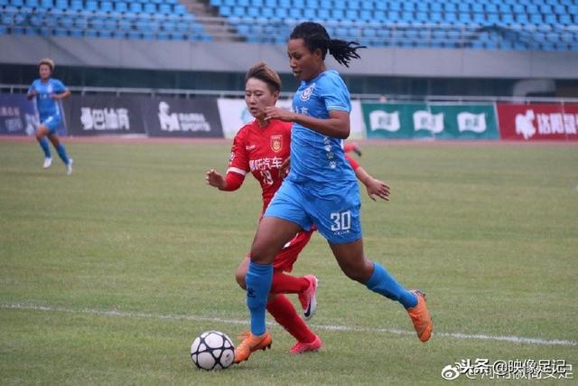 名记：湖人认为活塞交易斯图尔特是在腾空间 故提高对小里的报价